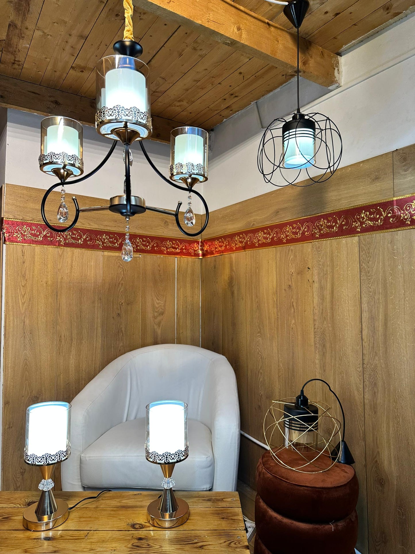 Pack 5 pièces ✨ + توصيل مجاني 🚚 (2 veilleuses 🌙 + 2 lustres 💡 + lustre parentale royale 👑) + livraison gratuite 🎁